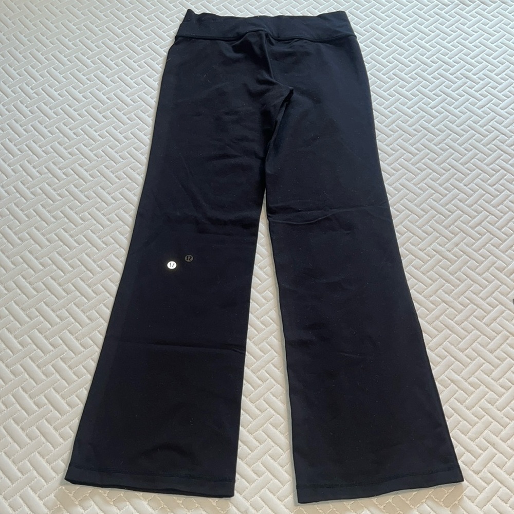 Crossover wide leg leggings, cute waist. Great condition